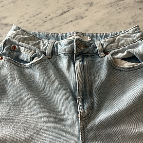 Light Wash Wide Leg Jeans - Picture 4 of 4